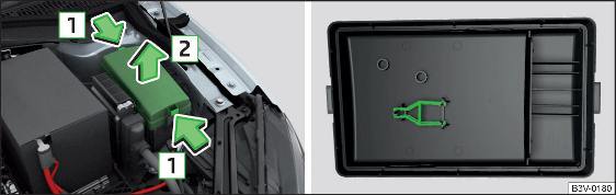 Coperchio della scatola portafusibili: togliere il coperchio / pinza in plastica per fusibili